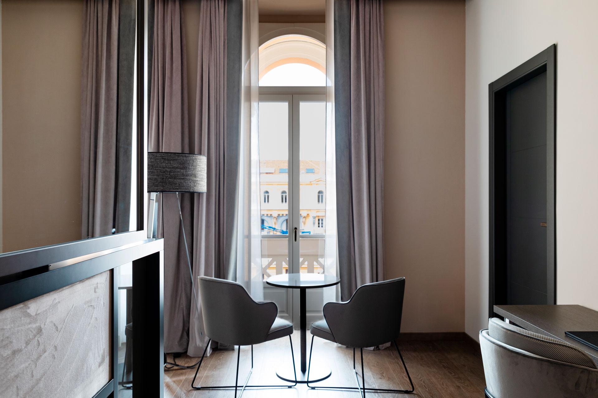 Amadomus Luxury 4* Neapel