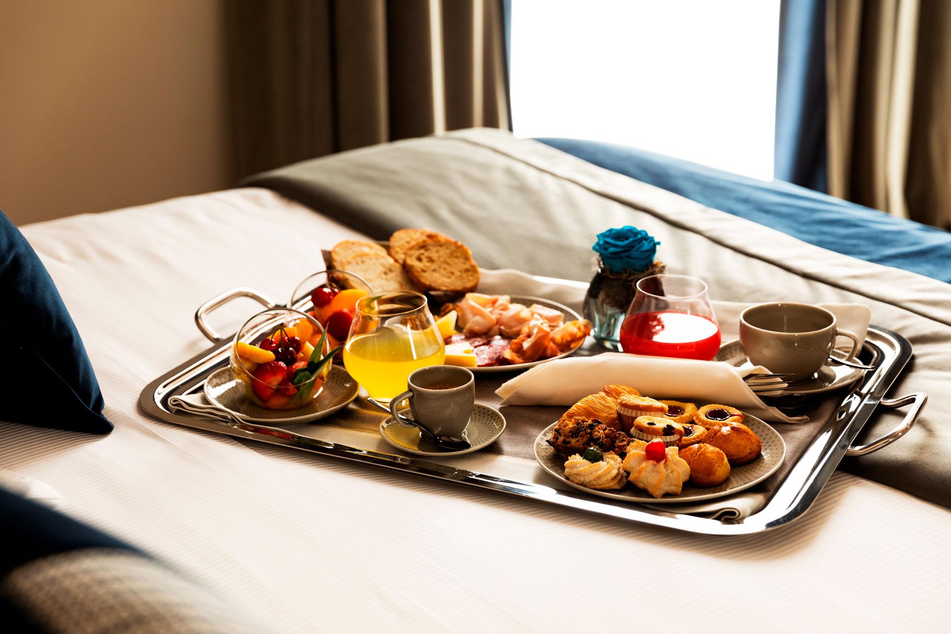 Amadomus Luxury 4* Neapel
